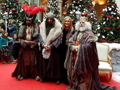 Los Reyes Magos en la Casa de Correos de Madrid, junto a Cristina Cifuentes.