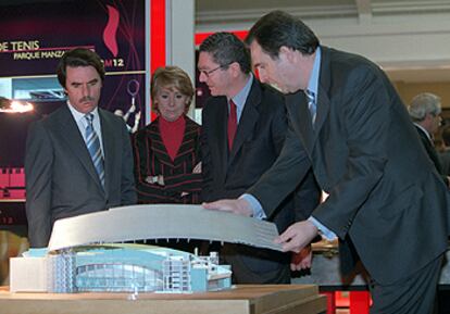 José María Aznar, junto a Esperanza Aguirre, Alberto Ruiz-Gallardón y Feliciano Mayoral, presidente de la Fundación 2012.