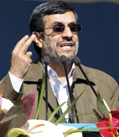 El presidente iraní, Mahmud Ahmadineyad, en un discurso ante una multitud en Teherán.