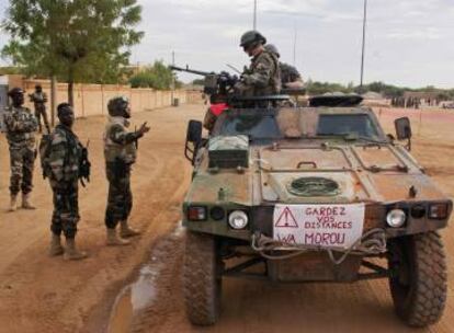 Soldados franceses patrullan la ciudad maliense de Gao, a finales de 2013.