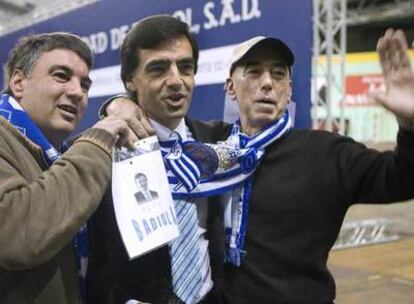 Iñaki Badiola, en el centro, celebra su elección.