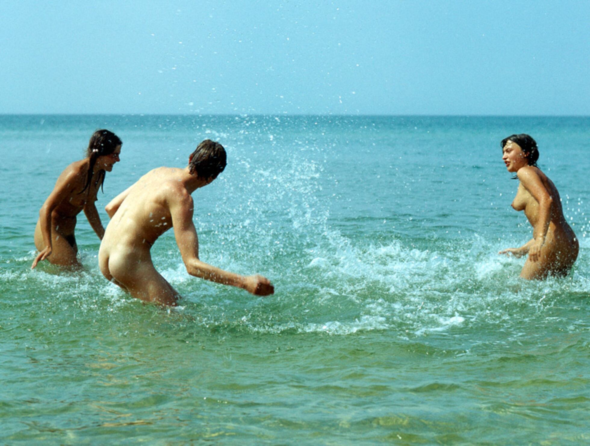 Reglas básicas para ligar en una playa nudista | Placeres | S Moda | EL PAÍS