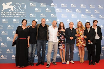 Los miembros del jurado de la sección oficial del Festival de Venecia di izqa a dcha: Marina Abramovic, Matteo Garrone, Ari Folman, Pablo Trapero, Laetitia Casta, el presidente del jurado Michael Mann, Samantha Morton, Peter Ho-Sun Chan y Ursula Meier.