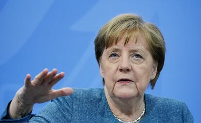 La canciller alemana, Angela Merkel, durante la rueda de prensa tras la reunión con los líderes regionales el 26 de abril.