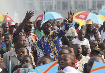 Siete de los diez países más productores de diamantes son africanos. Estamos hablando del continente más pobre. Los enormes yacimientos de esta piedra tan valiosa no revierten en una población que, como en el caso de Sierra Leona, tiene una esperanza de vida de 50 años y una renta per capita de unos 600 euros. Es la gran contradicción: inmensa riqueza mineral, enorme desigualdades. Tres países plenamente desarrollados se cuelan en esta lista, elaborada con datos del Banco Mundial y de la asociación The Kimberley Process.