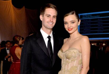 Evan Siegel, creador de Snapchat, y la modelo Miranda Kerr, en noviembre en una gala en California.