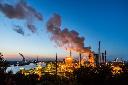 Fábrica de Thyssenkrupp Steel Europe, la mayor compañía de acero alemana, en Duisburgo, una ciudad hoy reconvertida a la logística, y destino de los trenes de mercancías de China.