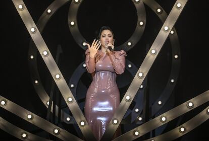 En LOS40 Music Awards, solo hubo un nombre que se repitió: Rosalía. Además de ganar el premio a Mejor artista, compartió el de Mejor canción LOS40 Global Show con J Balvin y El Guincho por el tema 'Con altura'. “Pertenezco a una generación que parte desde otro lugar y por eso suena distinta y lo celebro”, enfatizó en sus palabras de agradecimiento.