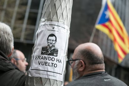 Manifestación en protesta por la detención del expresidente de la Generalitat, Carles Puigdemont, por las calles de Barcelona, el 25 de marzo de 2018.