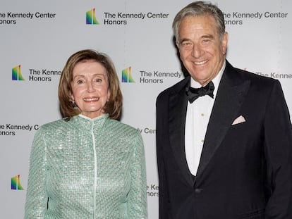 Nancy Pelosi, junto a su esposo Paul Pelosi, en un evento en honor a los ganadores de los Premios Anuales del Centro Kennedy en la Biblioteca del Congreso en Washington, en EE UU, en diciembre de 2021.
