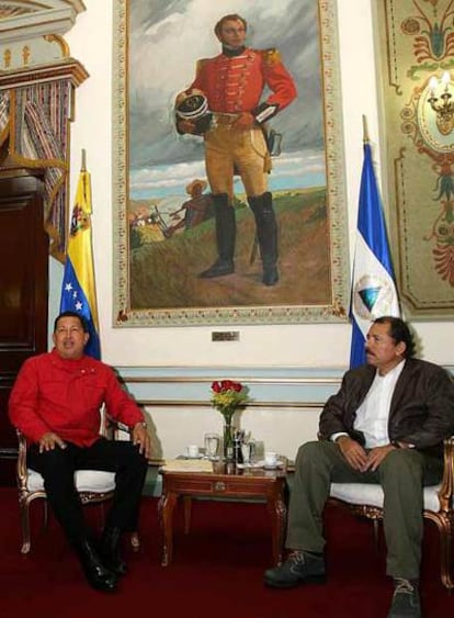 Hugo Chávez (izquierda) y Daniel Ortega, en Miraflores.