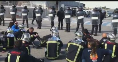 Protesta de bomberos en el parque de Valdemoro.