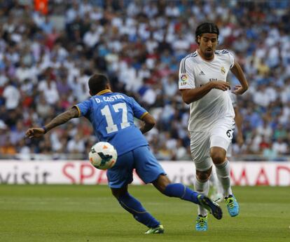 Diego Castro y Khedira, en un lance del partido.