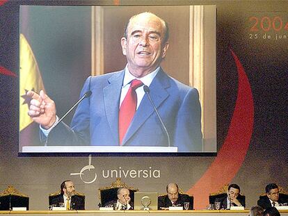 El presidente del Grupo Santander, Emilio Botín, en la última junta de accionistas del banco.
