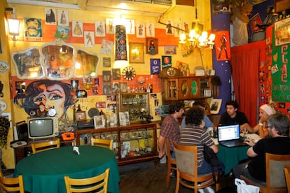 Un grupo de jóvenes en la sala La Clac, en Buenos Aires.