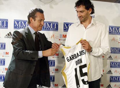 Dos 'Jorges', Valdano y Garbajosa, en la presentación del jugador español.