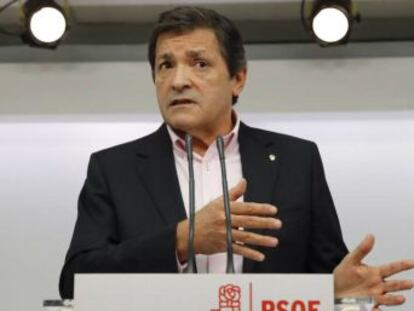 El presidente de la gestora ha llamado a la unidad para que la agenda del PSOE “vuelva a ser la de España 