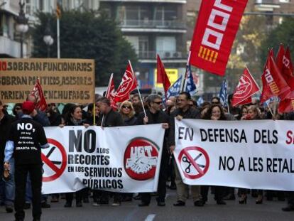 Manifestaci&oacute;n de bomberos y polic&iacute;as locales de Valencia exigiendo la paga de Navidad. 