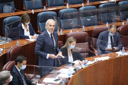 El consejero de Sandidad de la Comunidad de Madrid, Enrique Ruiz Escudero, en la Asamblea la tarde de este jueves.