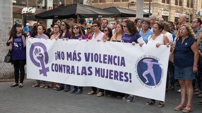 Manifestación contra la violencia de género por la calles de Santa Cruz de Tenerife el pasado julio. 