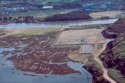 Terreno de la marisma donde se construyó la depuradora.