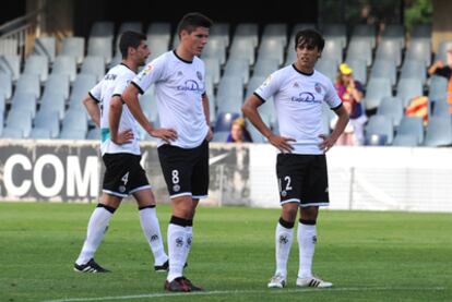 Los jugadores del Salamanca se lamentan durante el partido ante el Barcelona.