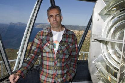 Mario Sanz, en la torre de Mesa Roldán, en el Cabo de Gata.