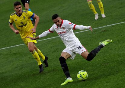 En-Nesyri remata ante Garrido en el pasado Sevilla-Cádiz.