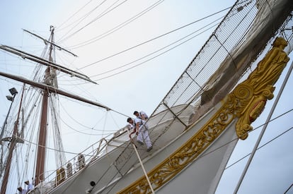 -FOTODELDÍA- GRAF4695. SANTANDER, 20/06/2022.-Vista del buque escuela Juan Sebastián Elcano, que ha recalado este lunes en Santander, tras su travesía desde Estados Unidos, con 256 marineros a bordo.EFE/Pedro Puente Hoyos
