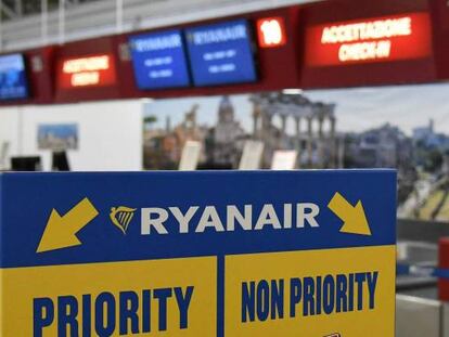 Mostrador de facturación de Ryanair en Roma.