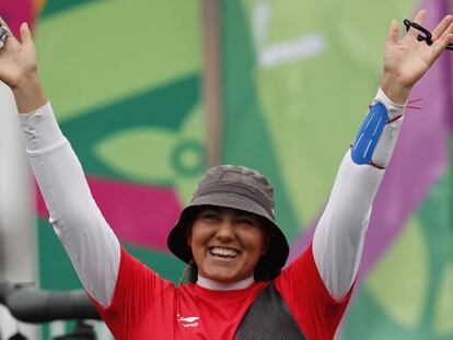 La arquera mexicana Alejandra Valencia celebra su triunfo.