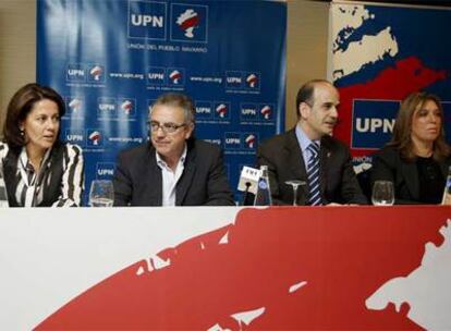 Miguel Sanz, con miembros de la Ejecutiva de UPN, en la reunión celebrada en Pamplona