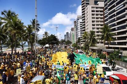 Movimentos populares participaram de ato contra o Governo em Recife. Segundo a PM, a estimativa é que 10 mil estiveram presente em protesto.