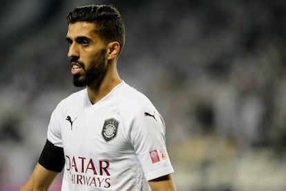 Hassan Al-Haiddos en un partido con la camiseta del Al-Sadd.