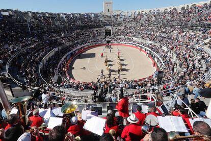 La plaza francesa de Arlés en tarde de corrida.