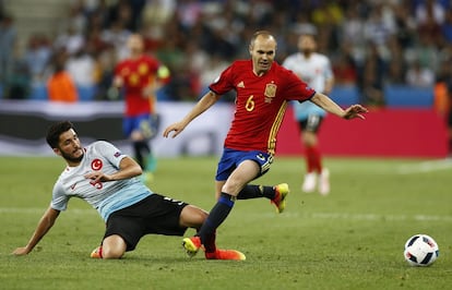 Iniesta en el partido contra Turquía.