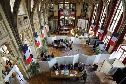 Vista panorámica de un centro electoral en Le Touquet (Francia).