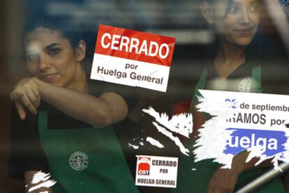 Empleadas de una cafetería durante la huelga general.