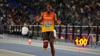 Jordan Díaz celebra el oro en el Europeo de Atletismo.