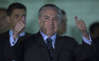 Temer deixa hospital em Brasília.