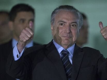 Temer deixa hospital em Brasília.