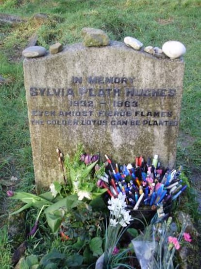 La lápida de Sylvia Plath en el cementerio de West Yorkshire.