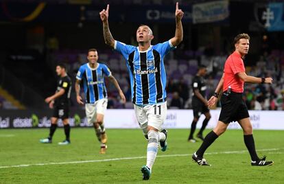 Everton celebra el gol de la victoria. 