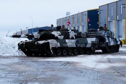 Carros de combate Leopard daneses, en Estonia.