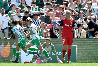 Las jugadoras del Betis celebran el gol verdiblanco.