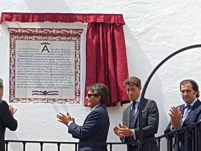 El azulejo dedicado a &lsquo;Cobradiezmos&rsquo; en La Maestranza. 