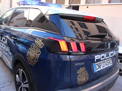 Imagen de un coche de policía en Valencia.