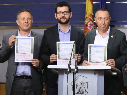 De derecha a izquierda, los diputados en el Congreso Marta Sorlí, Joan Baldoví e Ignasi Candela, en una imagen de archivo.