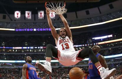 Noah se cuelga, entre Jackson y Tolliver. 