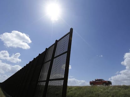 Cerca na fronteira entre Estados Unidos e México vista a partir de Brownsville (Texas).